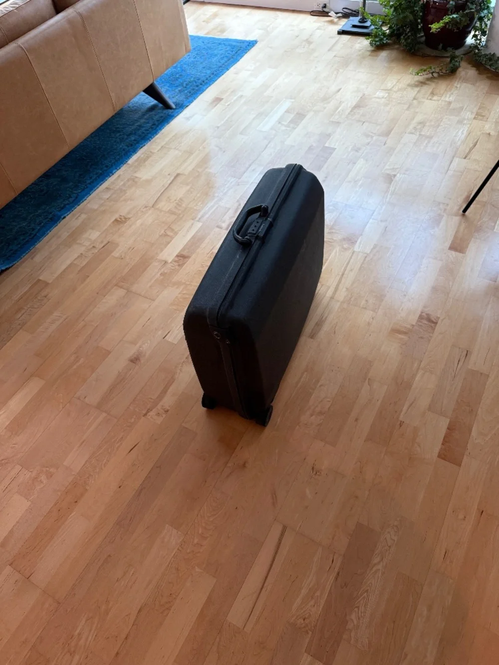 Vintage Samsonite oyster suitcase in black - good condition